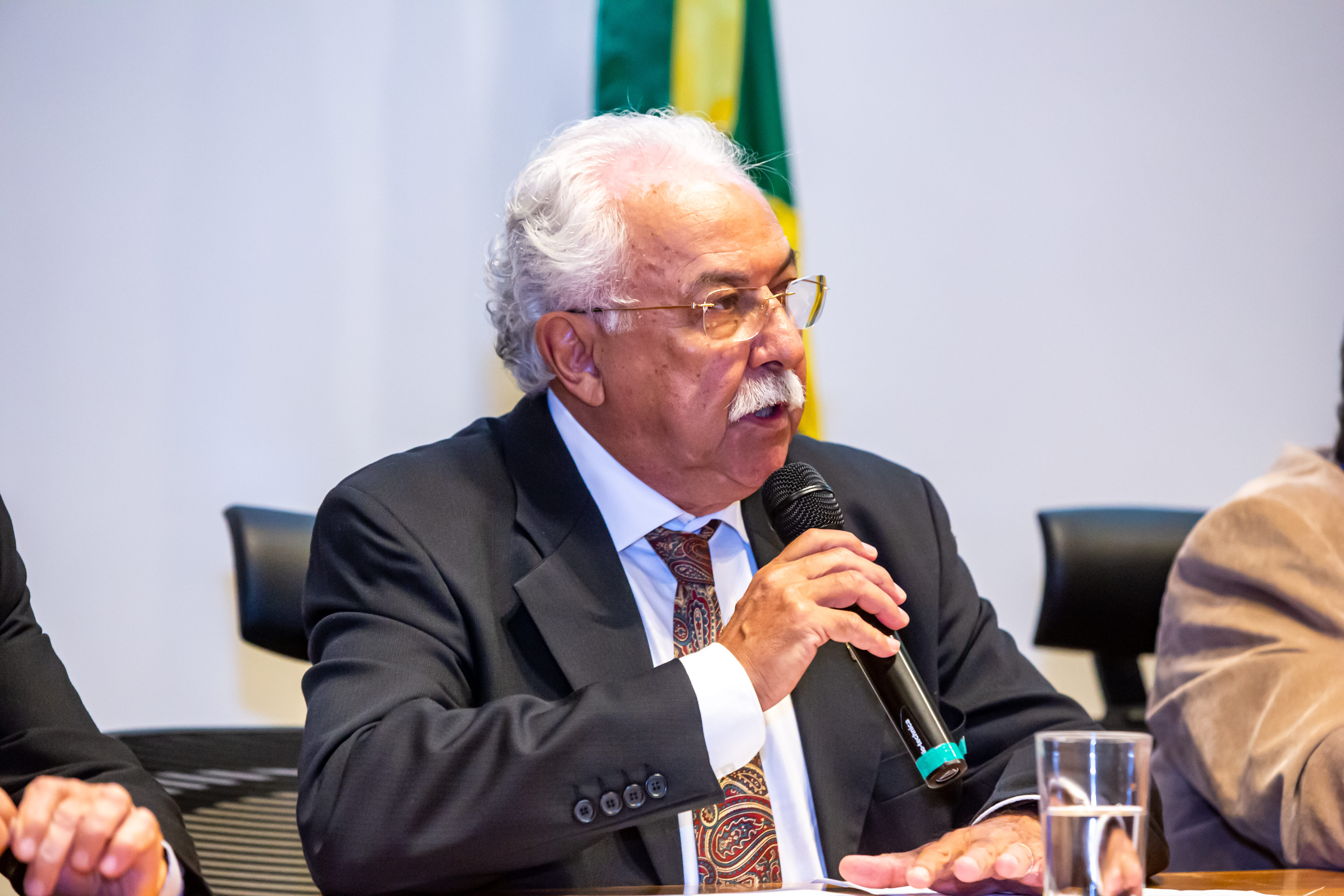 Presidente em exercício do Crea-DF, eng. civil Brasil Lolly