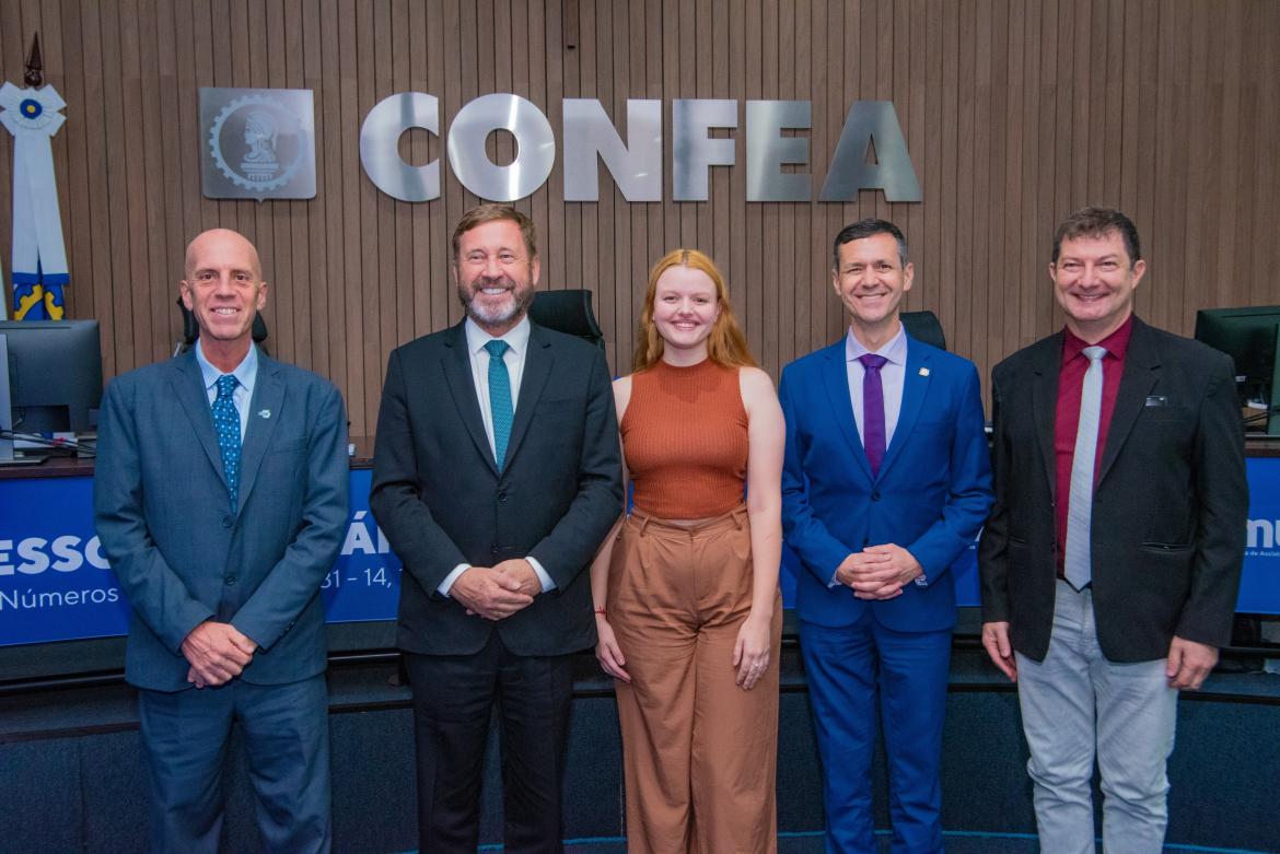 Coordenadora Ingrid acompanhou a plenária do Confea na última semana