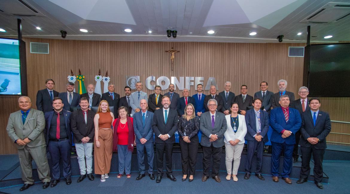 Equipe e autoridade do Confea e Ashrae para tratar de acordo entre as duas instituições