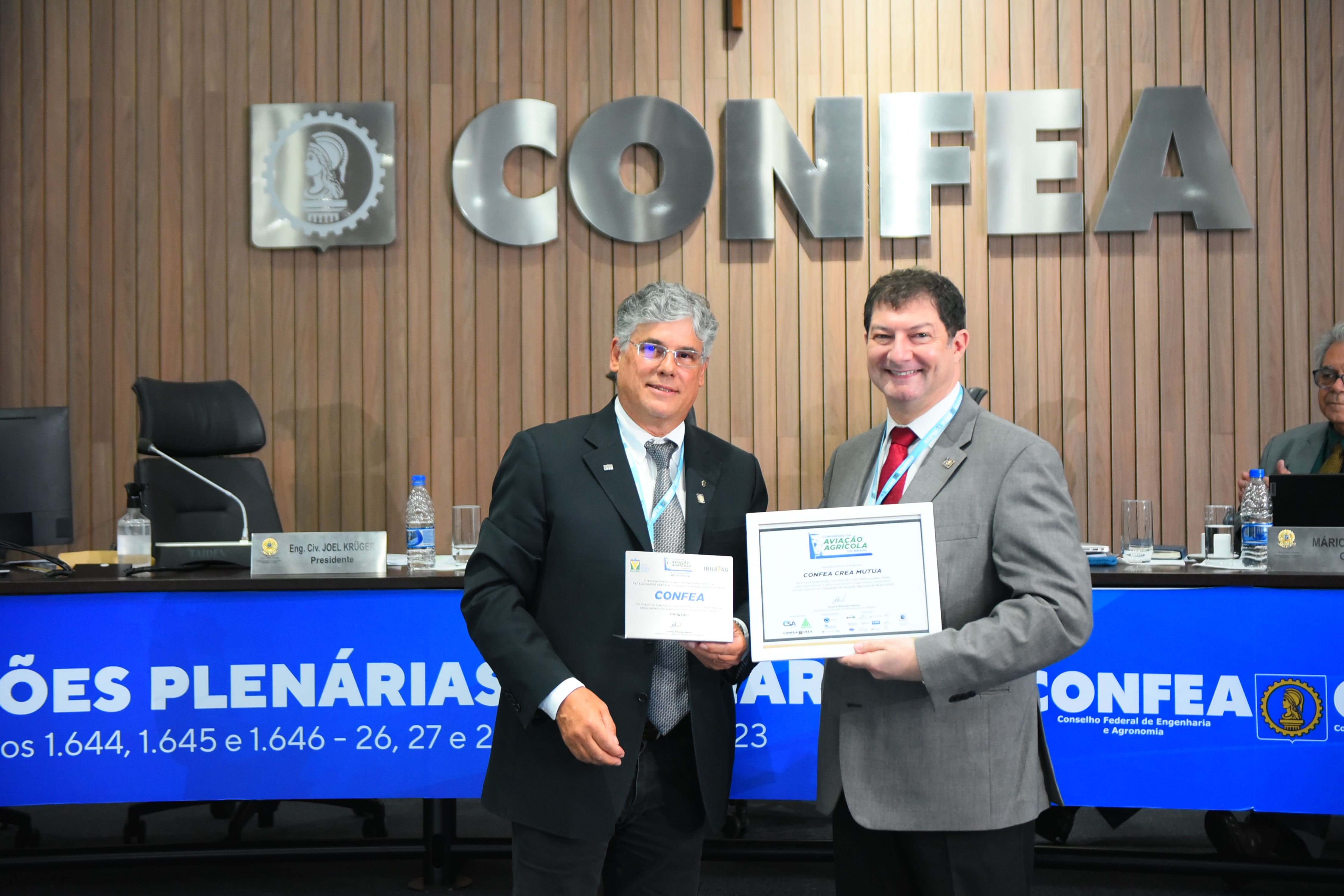 Conselheiros federais eng. agr. Luiz Antonio Lucchesi e eng. eletric. Evânio Nicoleit