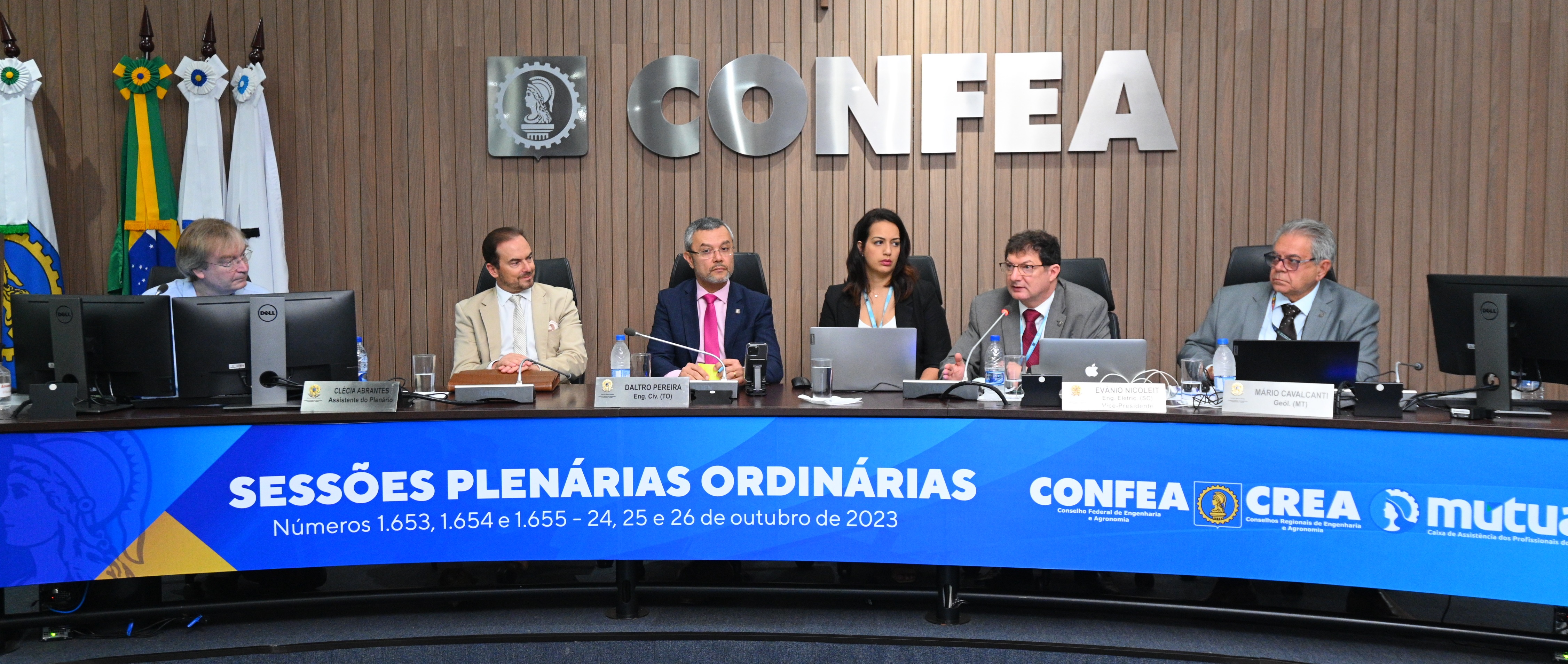 Alexandre Swioklo (Webvoto), Fernando Barreira (The Perfect Link), Daltro Pereira  e Talita Machado(CEF), presidente em exercício Evânio Nicoleit e geólogo Mário Cavalcanti